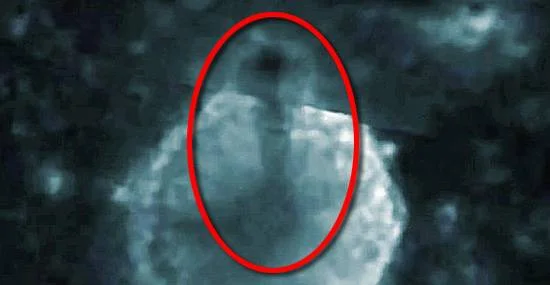 Seria um telescópio alienígena gigante que nos espiona aqui na Terra? Uma base extraterrestre? Ou simplesmente uma ilusão de ótica? Seria um telescópio alienígena gigante que nos espiona aqui na Terra? Uma base extraterrestre? Ou simplesmente uma ilusão de ótica?