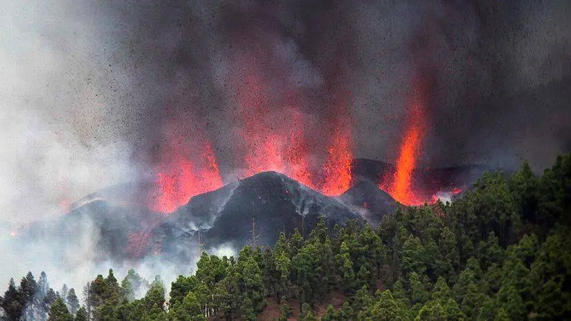 O vulcão Cumbre Vieja em La Palma, Espanha, entrou em erupção domingo dia 19 de setembro