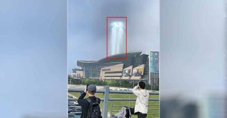 Um misterioso pilar de luz gigante aparece no céu de uma cidade chinesa