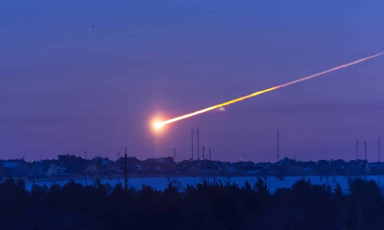 O Meteoro de Chelyabinsk foi um asteroide que invadiu a atmosfera da terra sobre a Rússia no dia 15 de fevereiro de 2013.