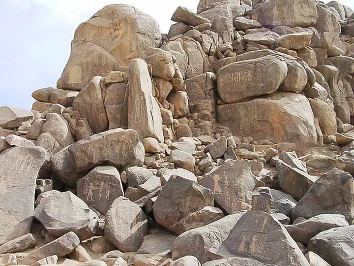 Outras rochas inscritas na ilha de Sehel.
