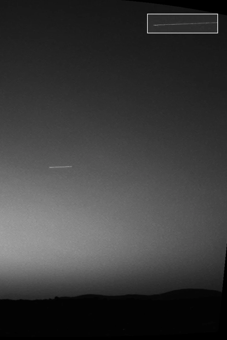 Um OVNI em Marte fotografado pelo Spirit em 2004