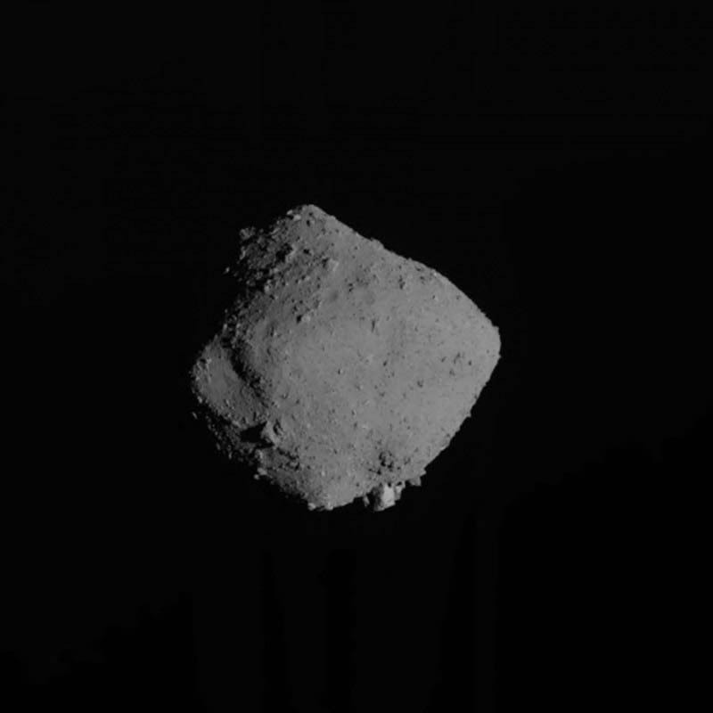 Fotografia do asteroide Ryugu.