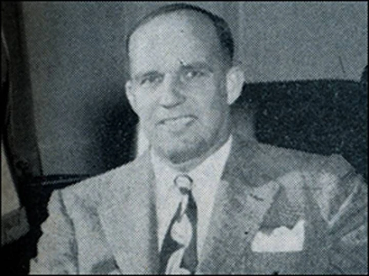 O agente Guy Hottell, que contou ao diretor do FBI sobre os discos voadores, viveu até 1990.