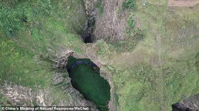 Um aglomerado de 19 enormes cavernas foi descoberto no condado de Napo, no sul da China