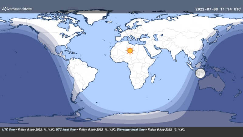 Mapa do mundo diurno e noturno de Timeanddate para as 11:15 UTC de 8 de julho. Ele mostra a maior parte das massas terrestres do mundo à luz do sol. Claro, cerca de 90% da população mundial vive no Hemisfério Norte. Mas 99% da população global pode experimentar a luz solar simultaneamente?
