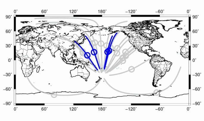 As linhas azuis são raios sísmicos no núcleo externo, onde as ondas sísmicas penetrantes no núcleo se moveram por aquela região mais rapidamente em 2018 do que em 1997.