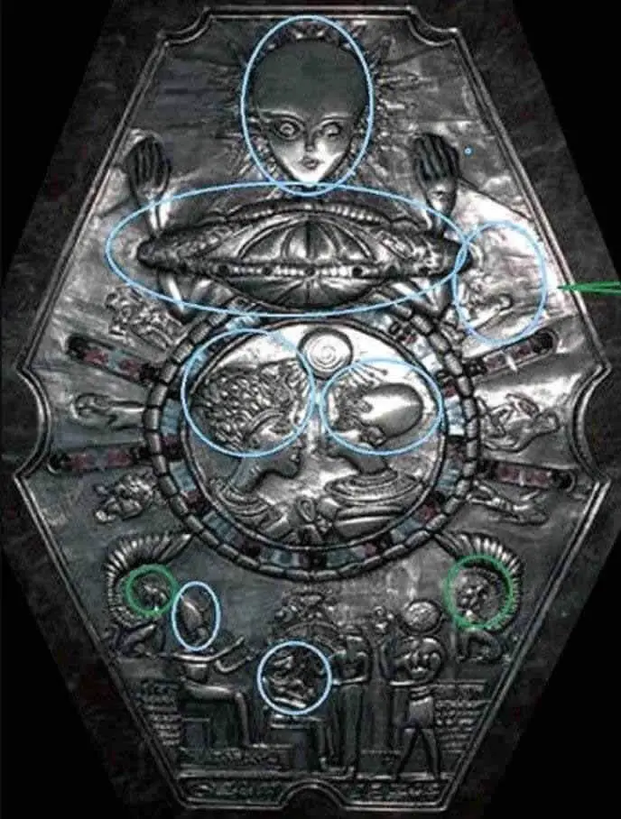Detalhes do medalhão alienígena