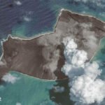 Imagem de satélite do vulcão Hunga Tonga–Hunga Ha'apai antes da erupção de 14 de janeiro de 2022.