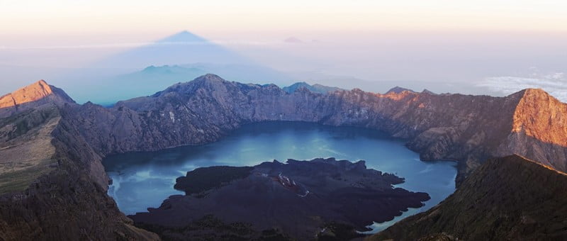 O Monte Rinjani, na Indonésia, foi o local de uma erupção de magnitude 7 em 1257.