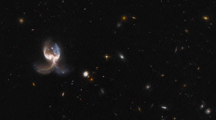 Um choque violento de duas galáxias.