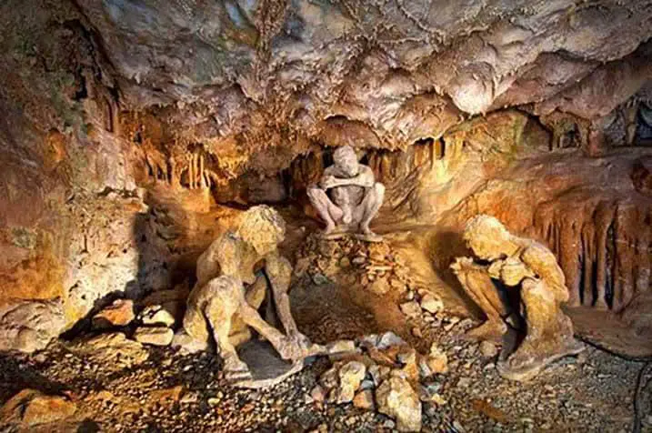 A Caverna Theopetra foi ocupada por seres humanos já há 130.000