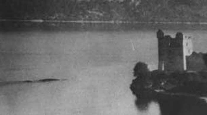 Foto antiga do Monstro do Lago Ness.