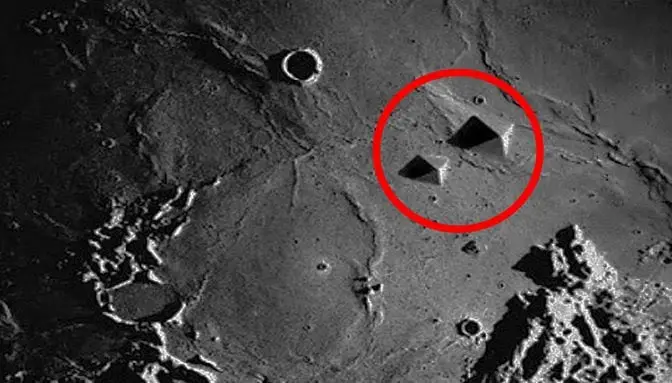 Poderia uma estranha formação em Marte ser uma pirâmide