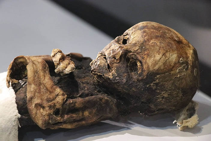 Outra múmia de um bebê exibida no Museu Aksaray, em Aksaray, Turquia.