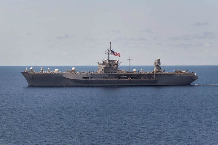Navio de guerra USS Blue Ridge (LCC 19).