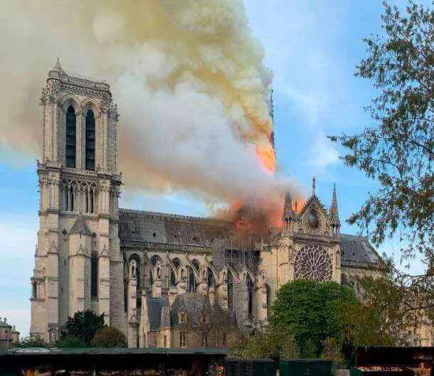 O incêndio de 2019 que envolveu a catedral indiretamente levou à descoberta desses sarcófagos de Notre Dame