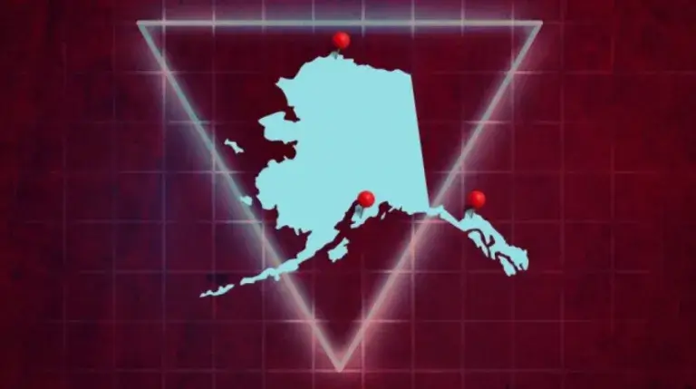 Os pontos vermelhos denotam os vértices do Triângulo do Alasca.