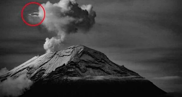 Um usuário do Facebook, respondendo à postagem de Karla, compartilhou sua própria imagem de um OVNI no vulcão.