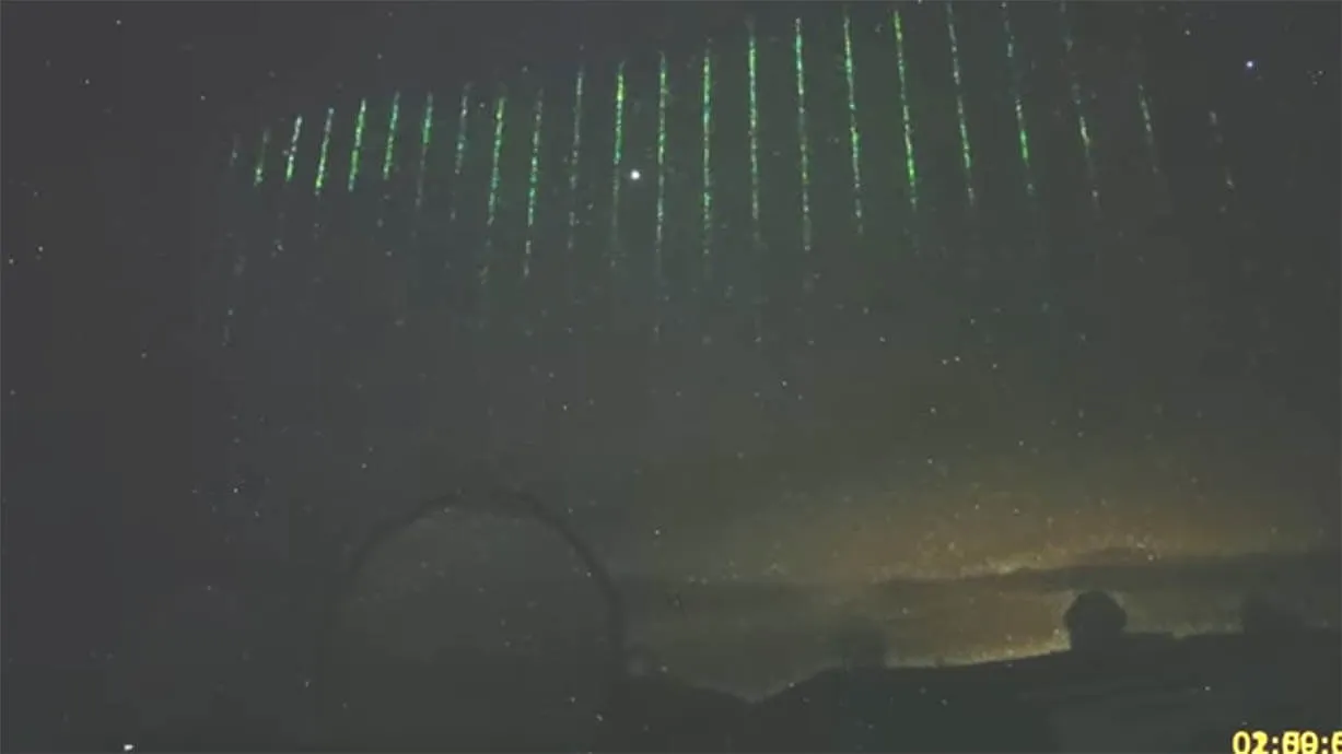 Lasers verdes foram observados no céu sobre o Havaí. - Crédito: Telescópio Subaru.