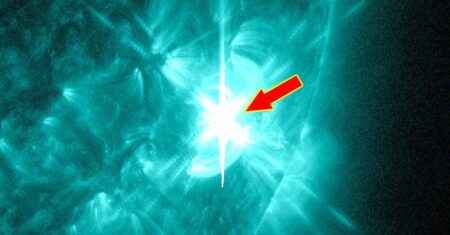 “Buraco” no sol e uma poderosa erupção solar ameaçam desencadear o caos no clima espacial