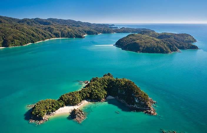 O Parque Nacional Abel Tasman é um parque nacional localizado na Nova Zelândia na Golden Bay, no local onde o explorador Abel Tasman chegou em dezembro de 1642.
