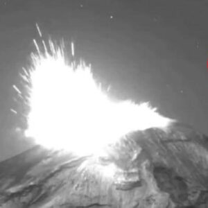 Avistamento misterioso de OVNI durante erupção vulcânica no México