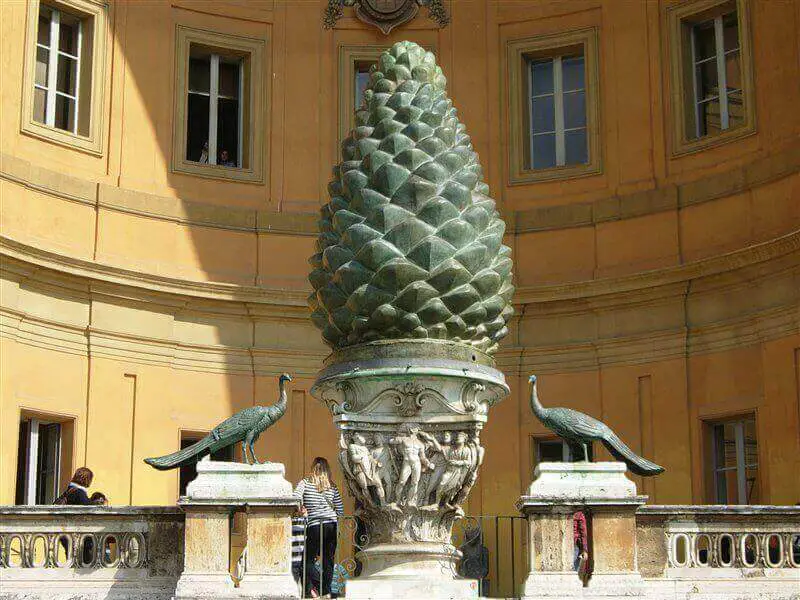 A pinha de bronze no Vaticano