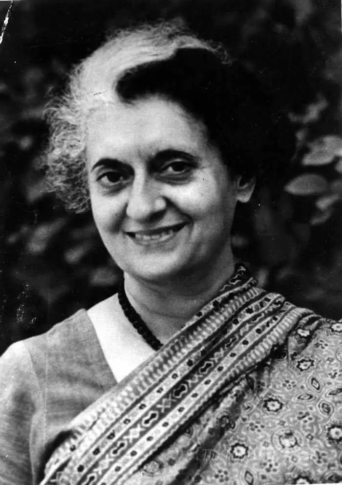 Indira Priyadarshini Gandhi (nascida Nehru ; 19 de novembro de 1917 - 31 de outubro de 1984) foi uma política e estadista indiana que serviu como terceira primeira-ministra da Índia de 1966 a 1977