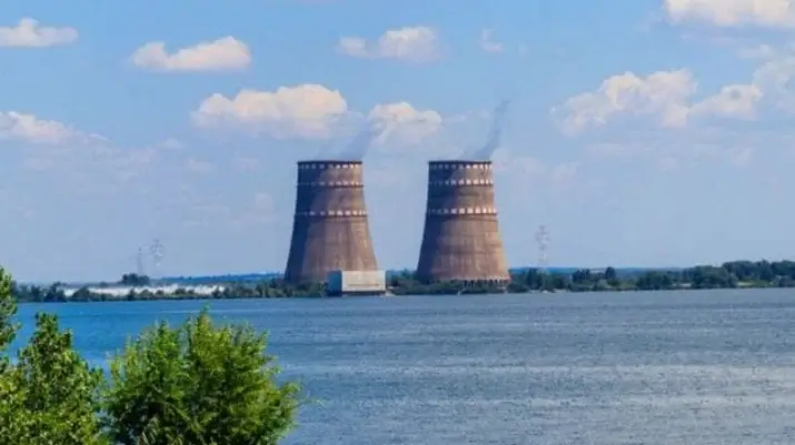 Torres de resfriamento da usina nuclear de Zaporozhia, na Ucrânia.