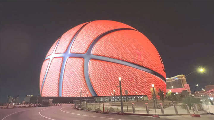 A exosfera projeta uma bola de basquete.