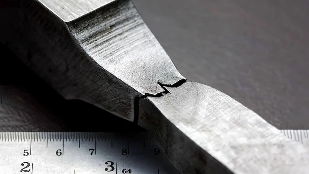 Cientistas surpresos observam um fragmento de metal rachado ‘curar-se’