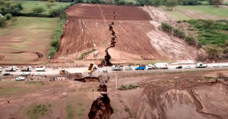 Enorme estrutura rochosa superaquecida pode dividir a África em duas desde as profundezas