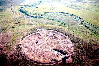 Habitação circular antiga: Uma civilização antiga alcançou um incrível progresso tecnológico em Arkaim, na Rússia, há quarenta séculos.