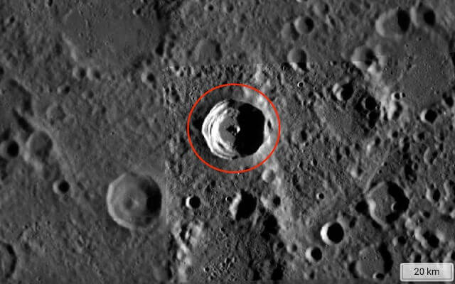 A cratera em si tem pouco mais de 20 km de diâmetro.