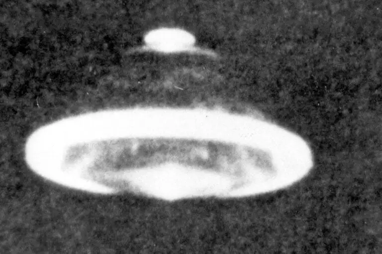 A imagem de um objeto voador anômalo.