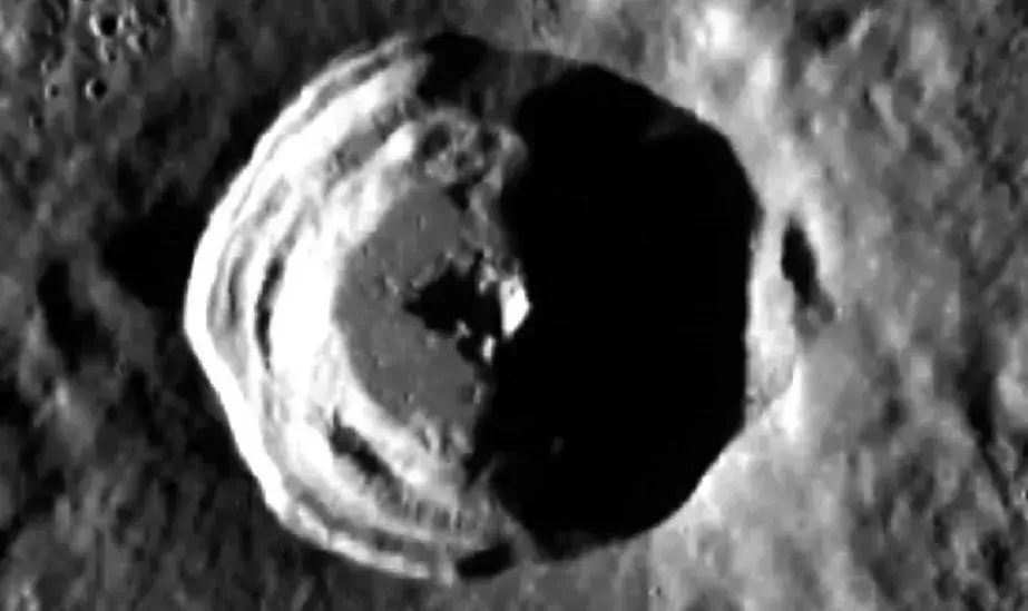 Pesquisador acredita ter descoberto um monólito gigante em Mercúrio