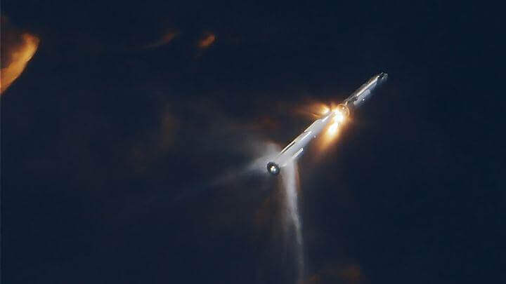 Segundo voo de teste da Starship da SpaceX termina com uma explosão inesperada.