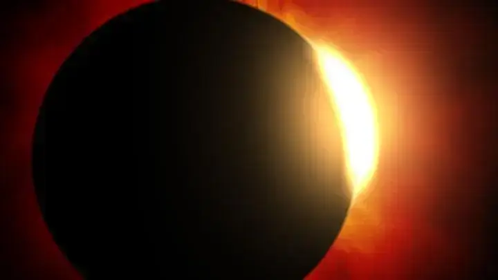 Eclipse solar é um fenômeno astronômico que ocorre quando a Lua se posiciona entre o planeta Terra e o Sol, bloqueando, momentaneamente, a luz solar de forma total ou parcial.