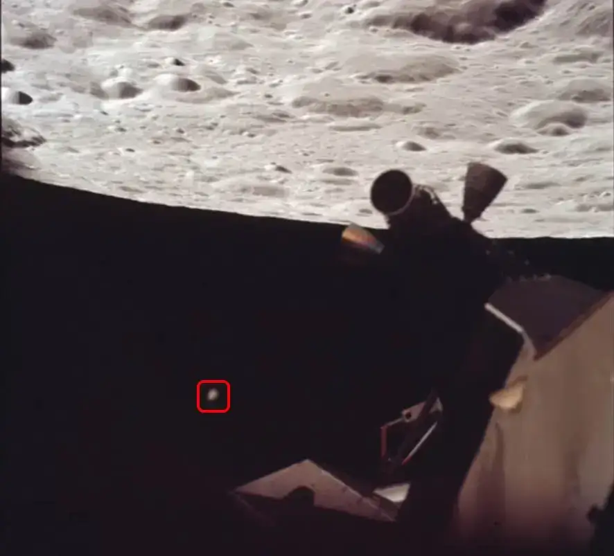 Imagem do suposto OVNI que supostamente saiu do portal alienígena na Lua capturado pela missão Apollo 17.