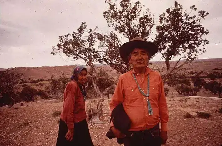 Dois membros da nação Navajo.