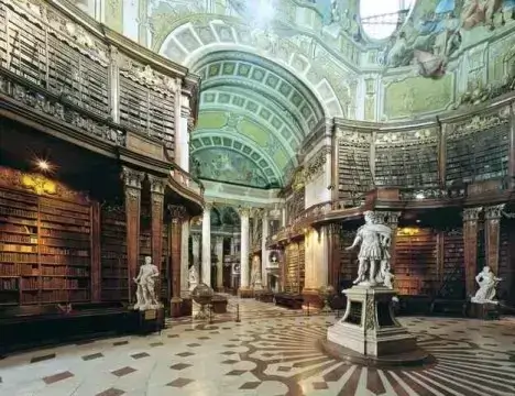 Esferas celestes e terrestres, sempre presentes nos palácios e bibliotecas reais das principais monarquias europeias.