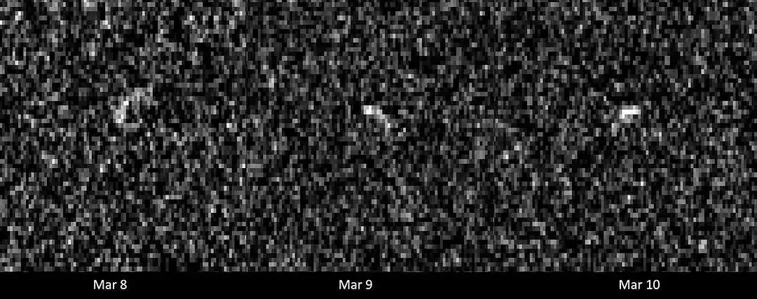 Essas imagens do asteroide Apophis foram registradas por antenas de rádio no Complexo Goldstone da Deep Space Network na Califórnia e no Green Bank Telescope na Virgínia Ocidental em 26 de março de 2021. O asteroide estava a 17 milhões de km de distância e cada pixel tem resolução de 38,75 metros. . Crédito: NASA/JPL-Caltech e NSF/AUI/GBO.