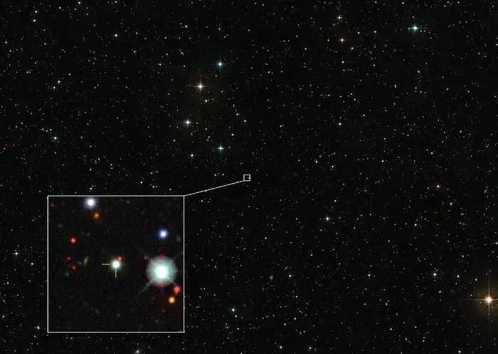 Esta imagem mostra a região do céu onde está situado o quasar recordista J0529-4351. Usando o Very Large Telescope do ESO ( VLT ), no Chile.
