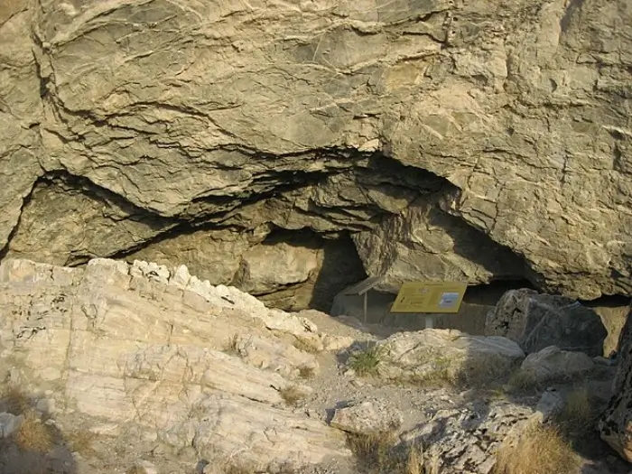 Entrada da caverna Lovelock