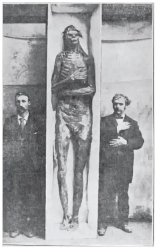 Há muitos outros relatos sobre esqueletos com mais de 3 metros de altura e até hoje não foram dadas respostas