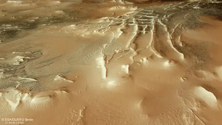 Vista em perspectiva da formação misteriosa de Marte. A imagem foi criada a partir de um modelo digital de terreno (DTM) e do nadir (apontando para baixo).