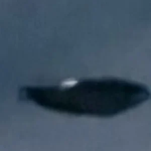 Um misterioso OVNI foi visto no céu da Itália